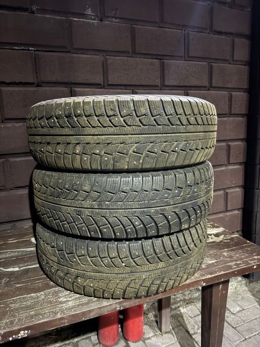 Шины 235/75/15 в хорошем состоянии