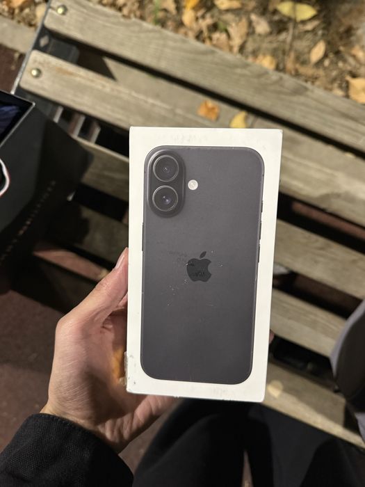 Iphone 16 черный цвет новый запечатанный гарантия на 12 месяцев