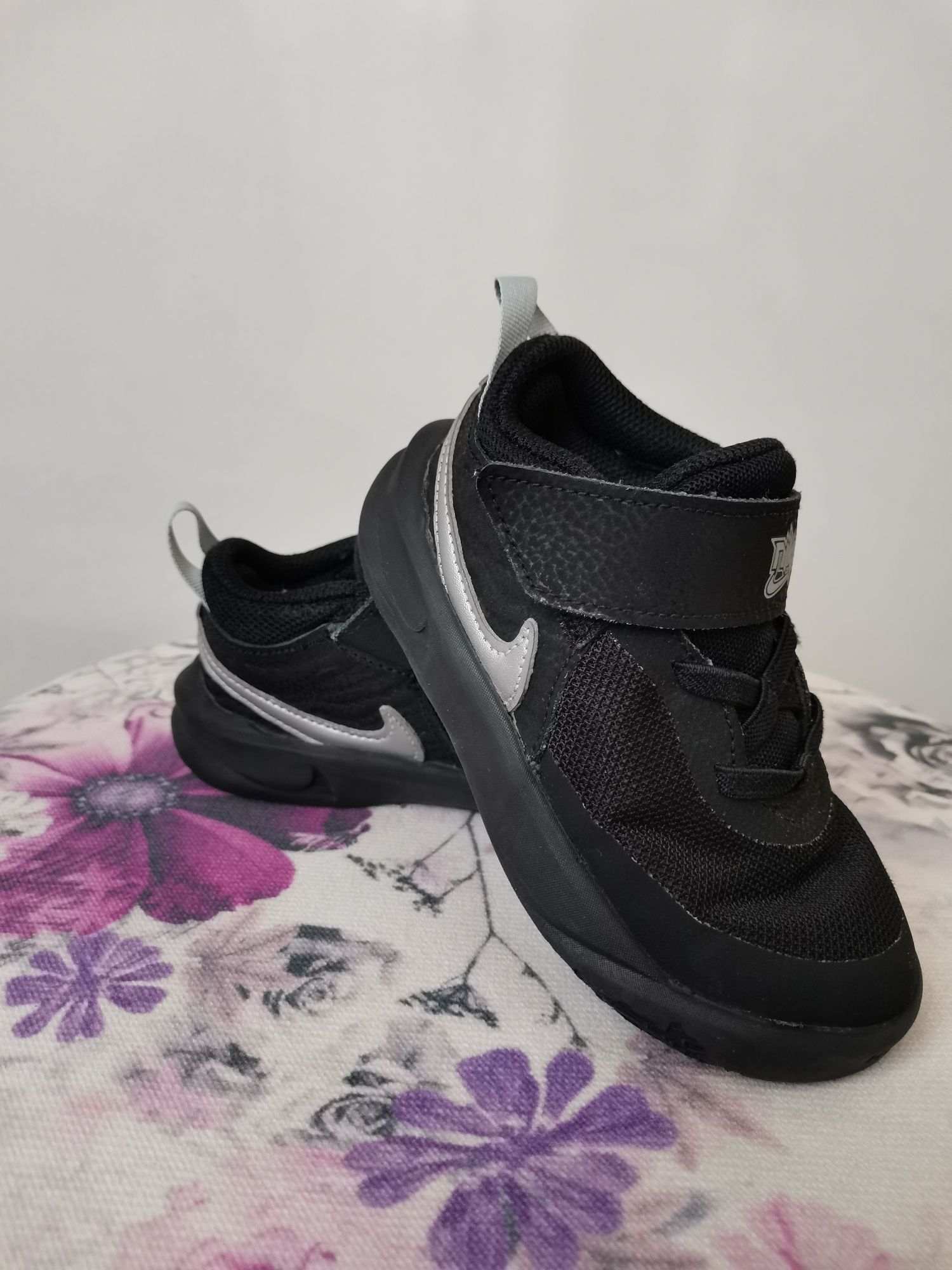 Маратонки NIKE TEAM Hustle D 10 EUR 26