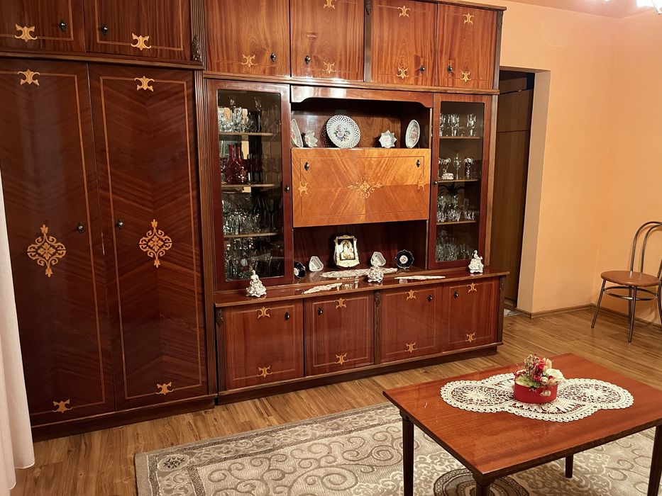 Mobila Miraje sufragerie cu accesorii plus coltar