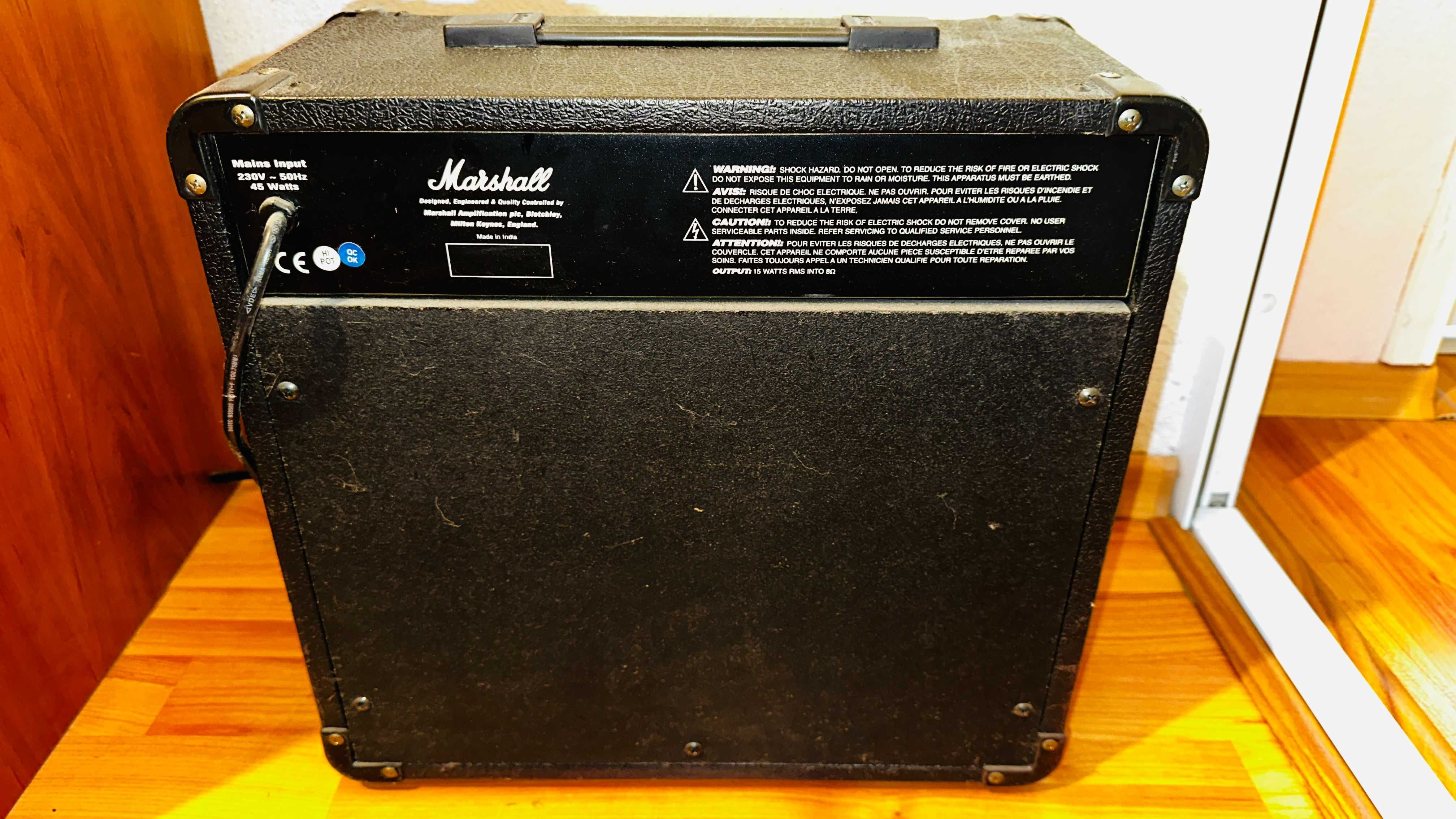 Китарно кубе Marshall MG15CD 15 Watt 8 Inch Guitar Practice Amplifier
