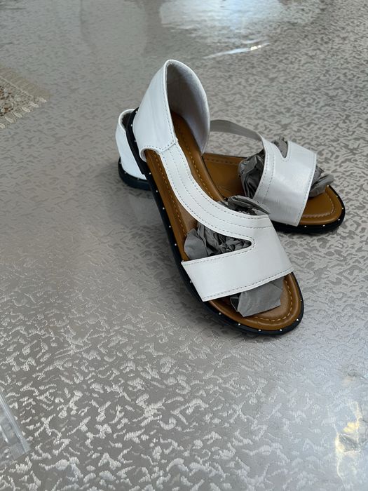 Yengi sandal 36 razmer