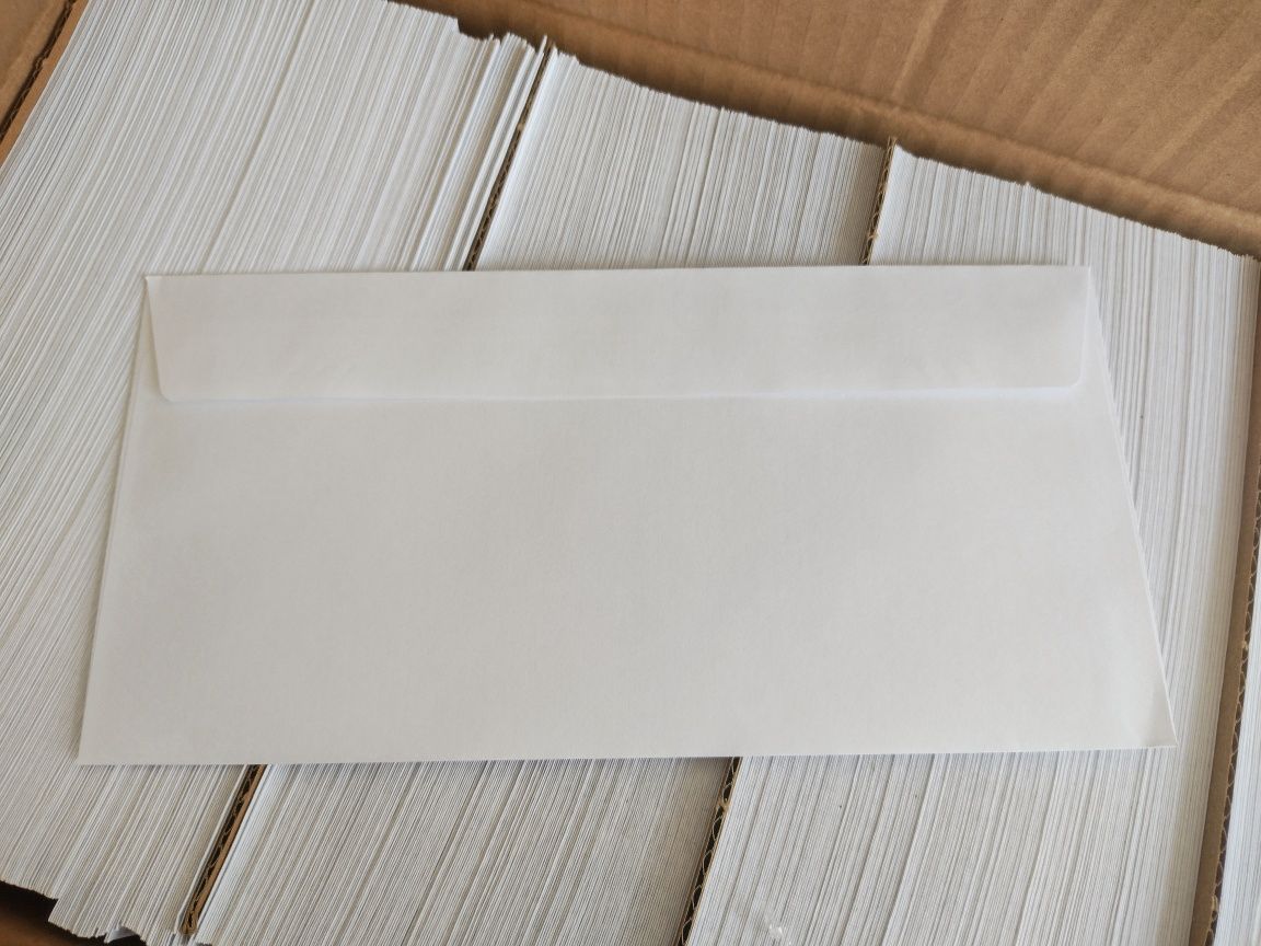 Чисто бели пликове 110х220 мм със залепяща лента