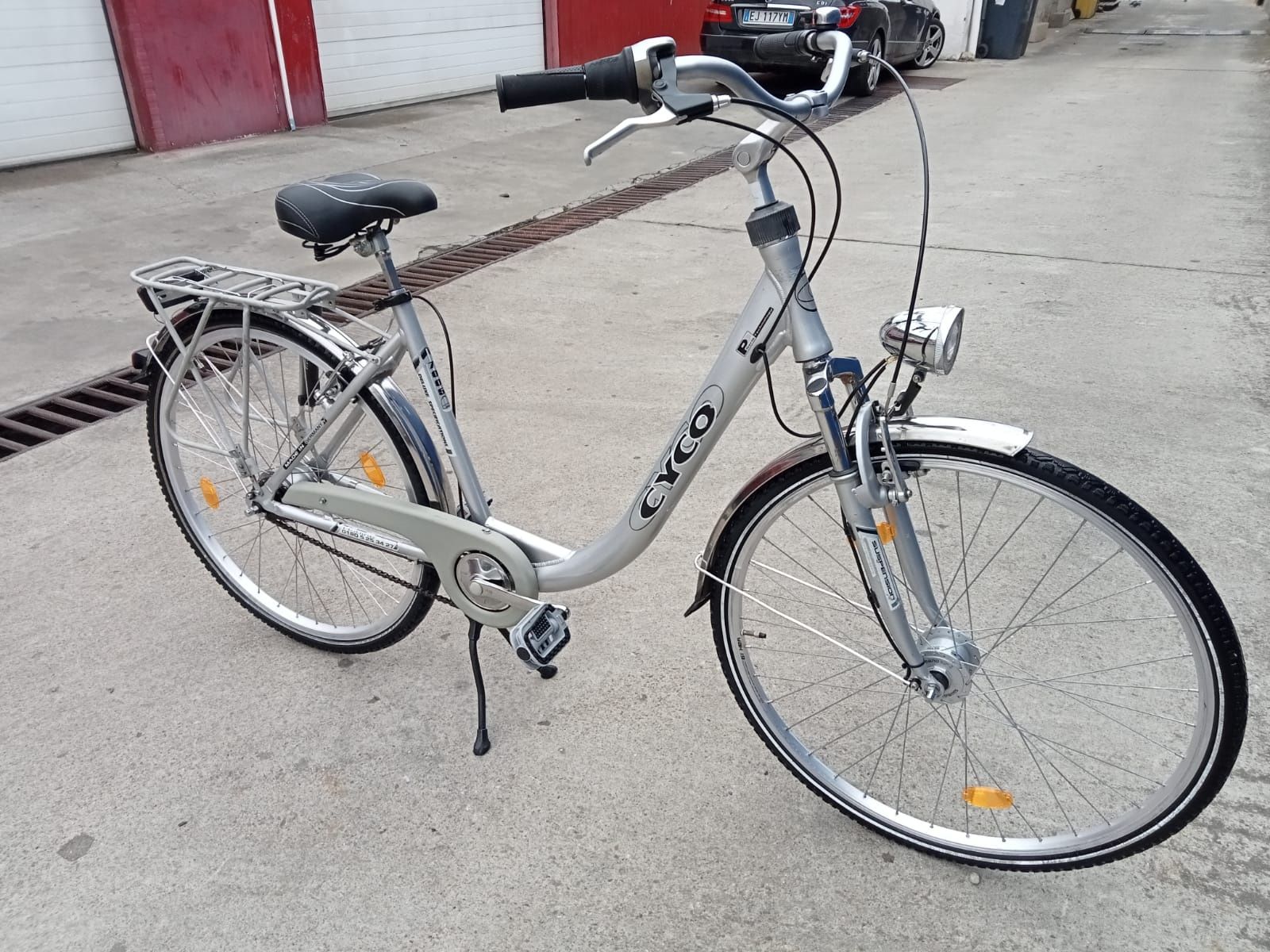 Vând bicicleta din aluminiu pentru damă