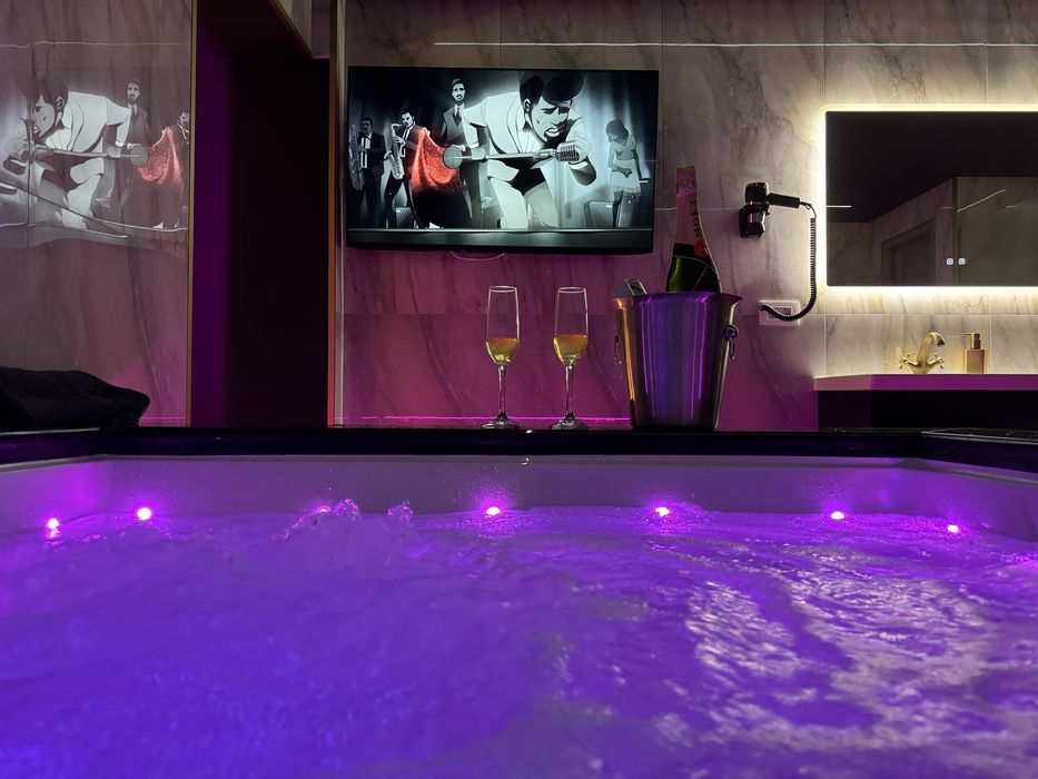 Garsoniera lux cu jacuzzi