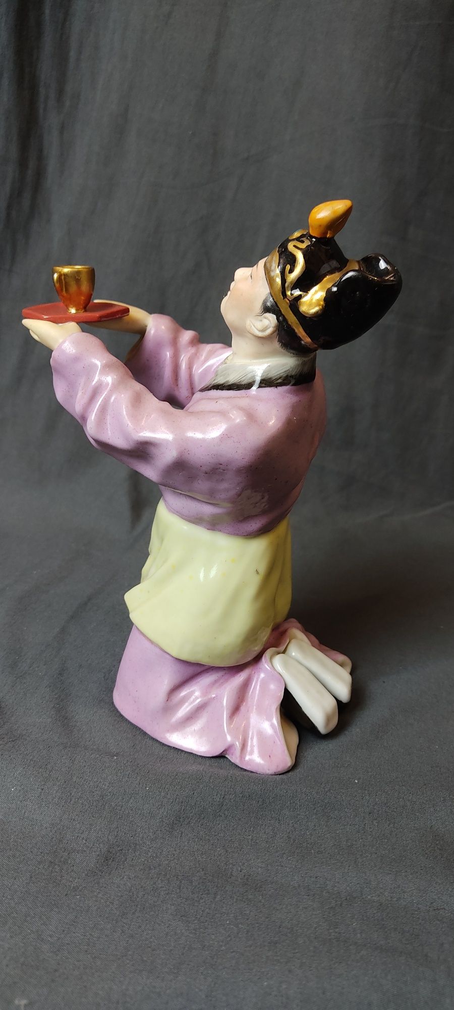 Фарфоровая статуэтка старый китай чайная церемония фигурка
