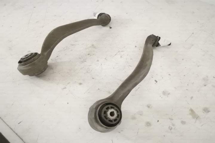 Ляко предно ляво носещо рамо Оригинално в добро състояние Мерцедес-Бен