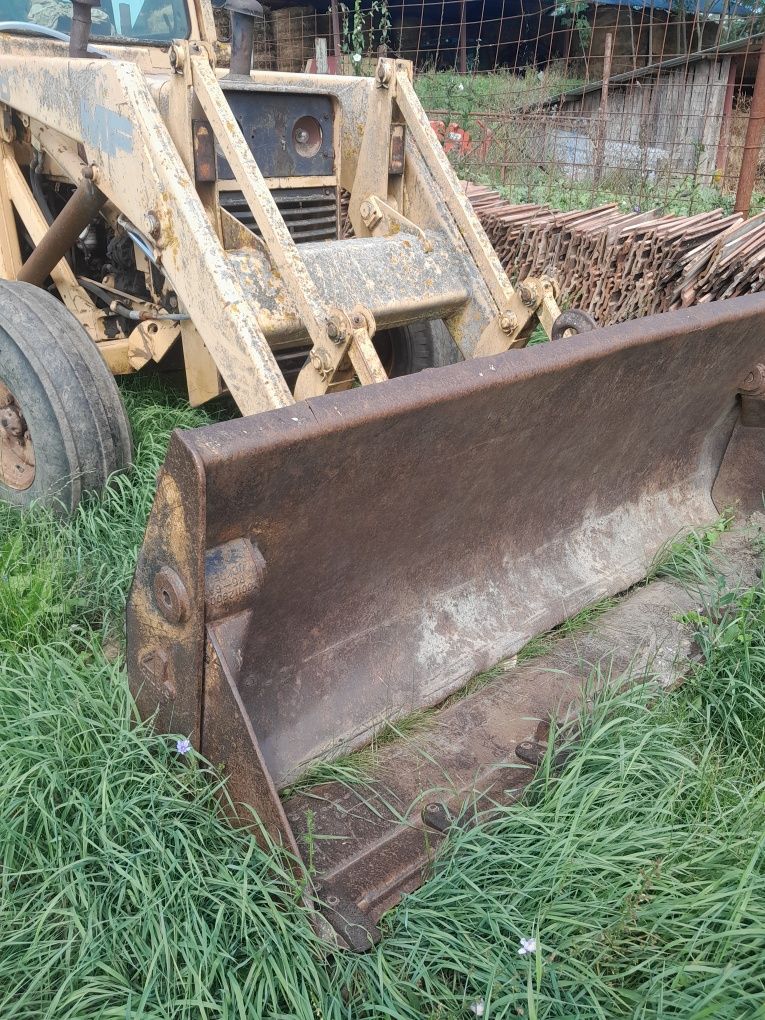 Buldoexcavator MF 50