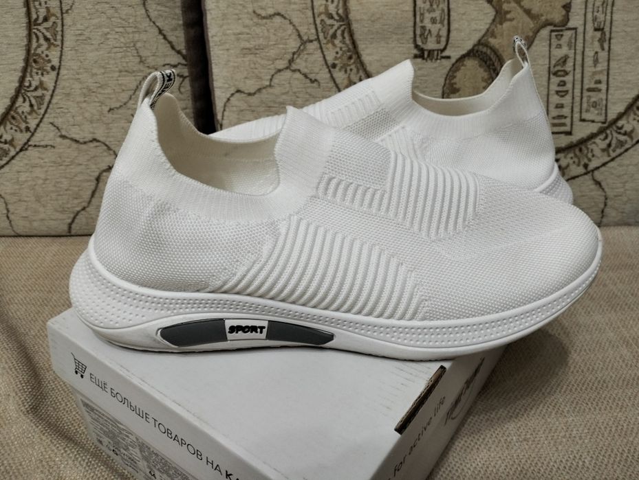 Продам спортивные  кроссовки