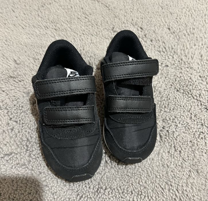 Adidasi Nike nr 23,5