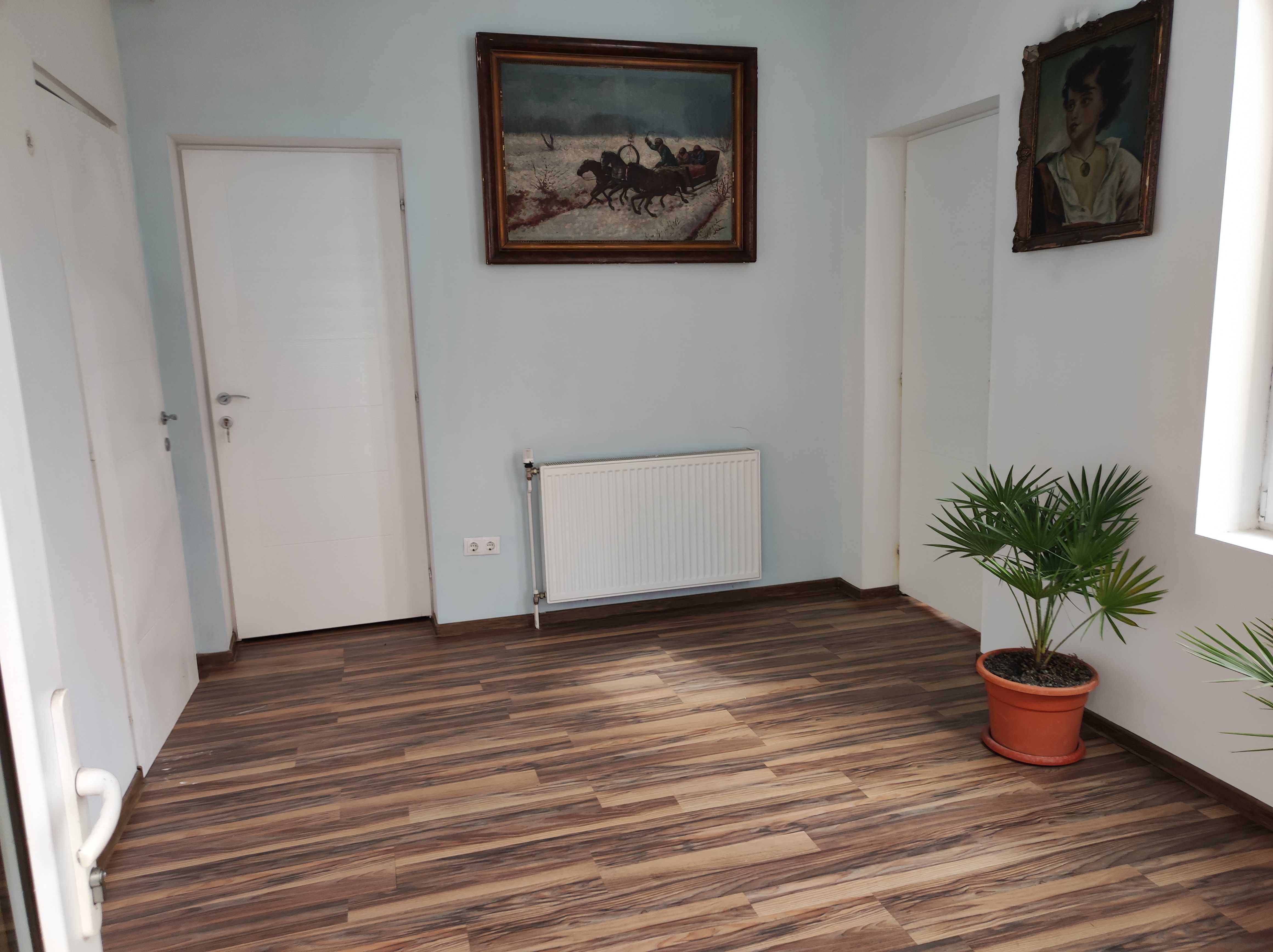 Închiriez casă exclusiv pentru firme BIROURI/CABINETE MEDICALE ,ETC.
