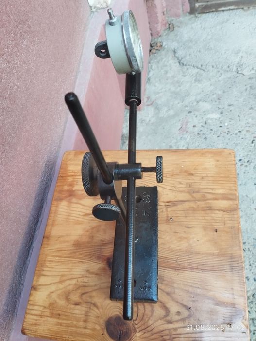 Индикатор часовой на стойке