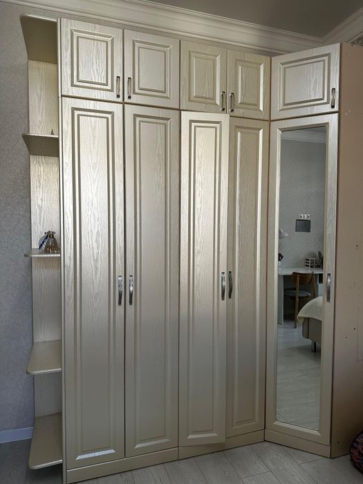 Шкаф в спальню или же в прихожую