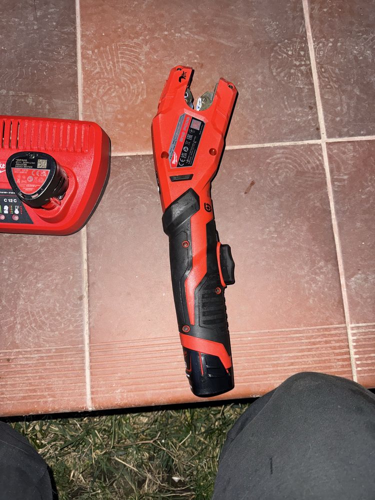 Ferastrau tevi Milwaukee m 12 PCSS