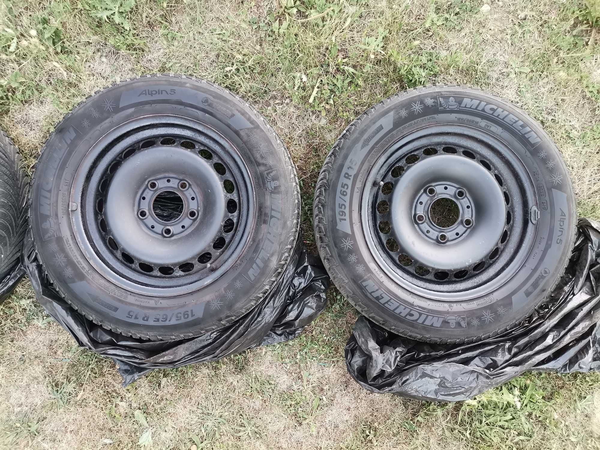 Комплект зимни гуми с джанти БМВ 195/65/15 Michelin Alpin 5