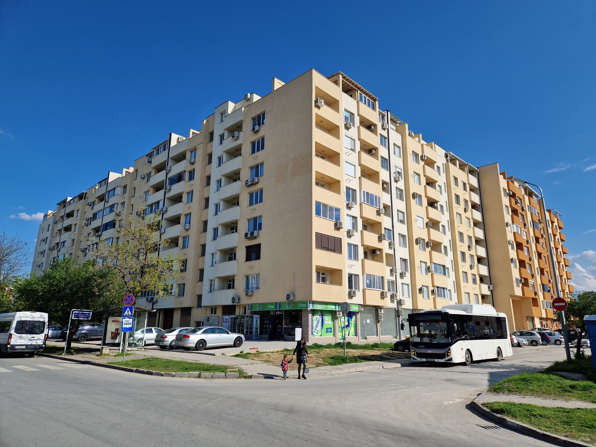 Гараж / склад 19м² за автомобил и мотор под наем в ЖК Тракия, бл.230,