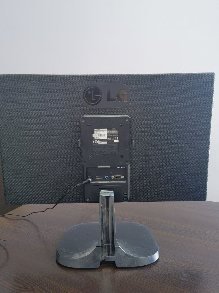Монитор LG 22 перфектен