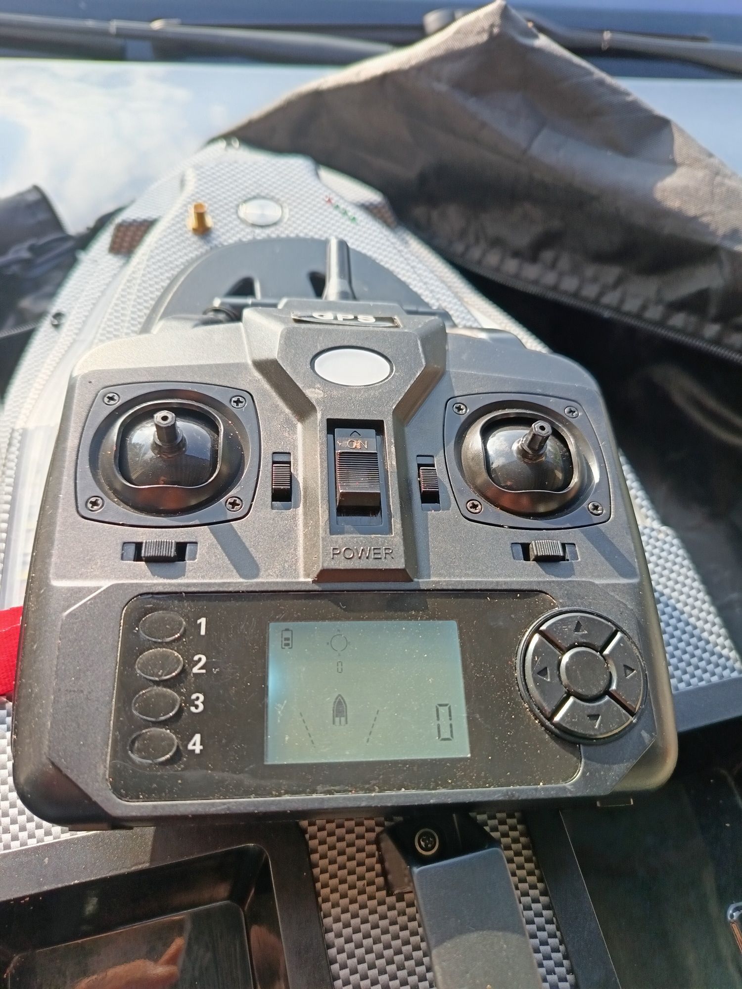 Лодка за захранка Flytec V900 GPS