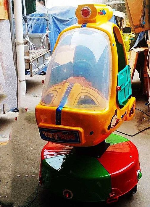 Детска клатушка хеликоптер с монетник – модел „Sky Pilot“ | NOVA HOLD