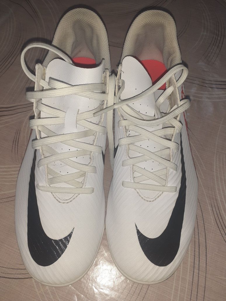 Бутонки Nike mercurial