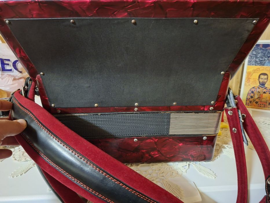 Hohner original  sunet clar arata foarte bine pret fix nu negociez