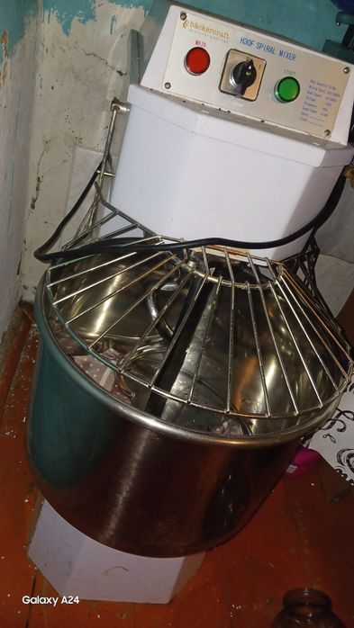Продам тестомес 12,5 кг новый