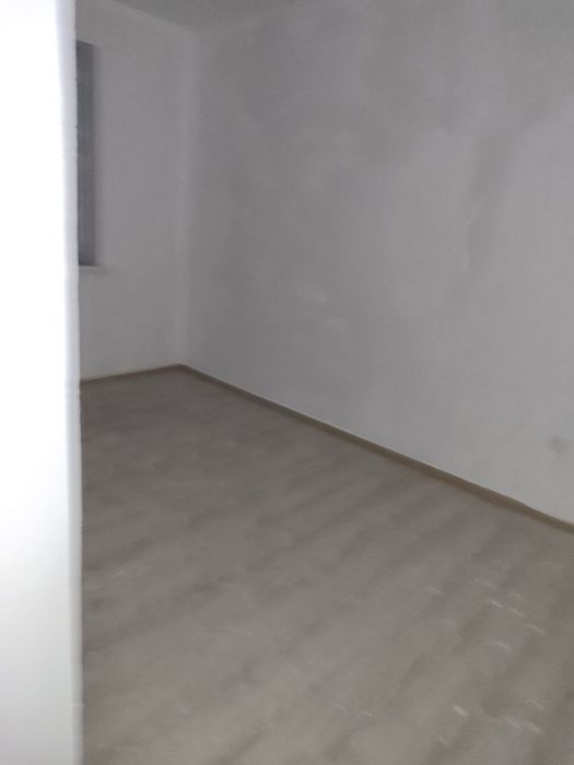 Órta chirchiq,Tóytepa 3 xona 1 etaj yangi uy 5 qavatli
Uy atrof