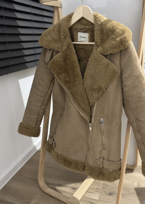 Яке на stradivarius