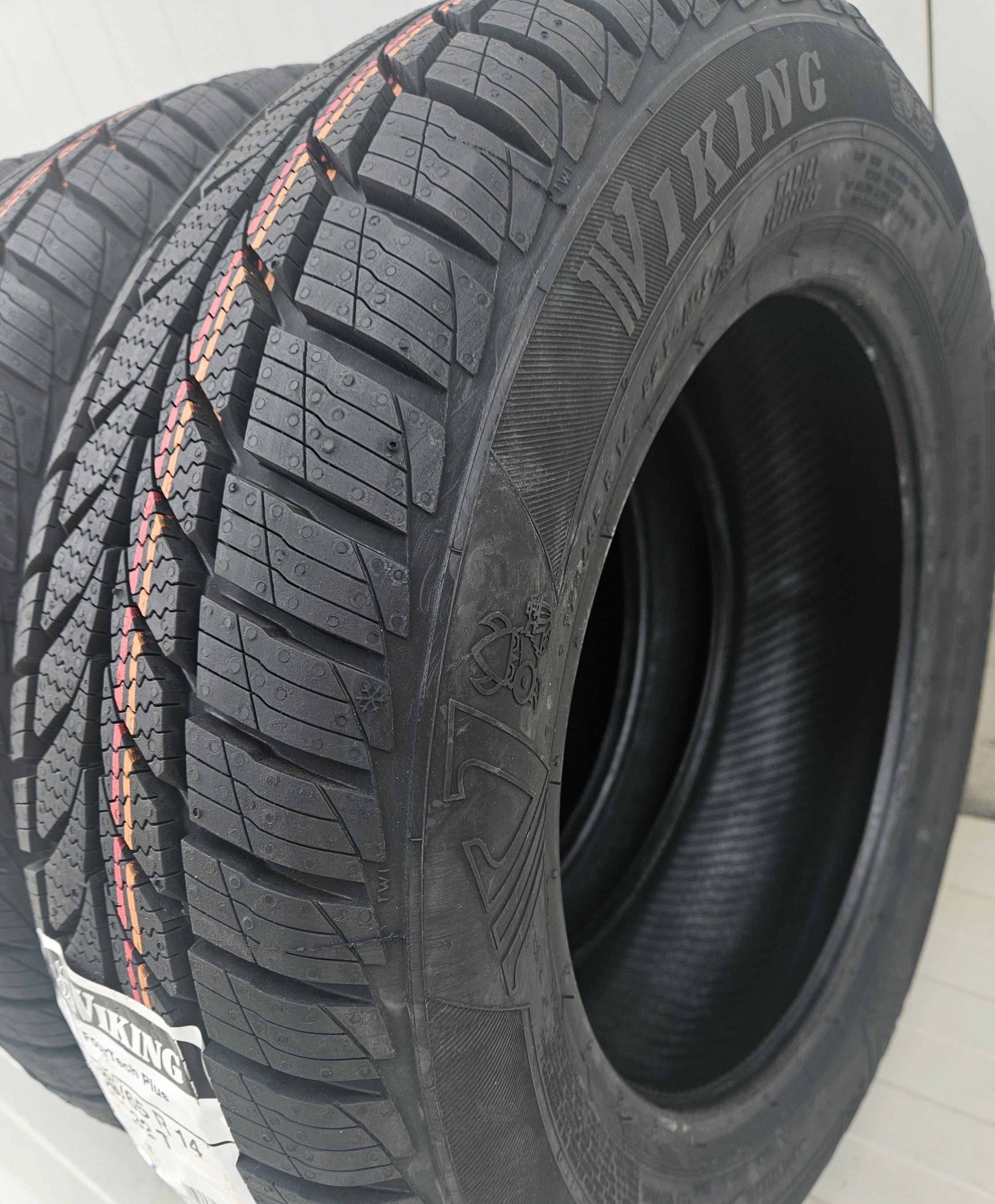 175/65 R14, 82T, VIKING (by Continental), Anvelope mixte M+S