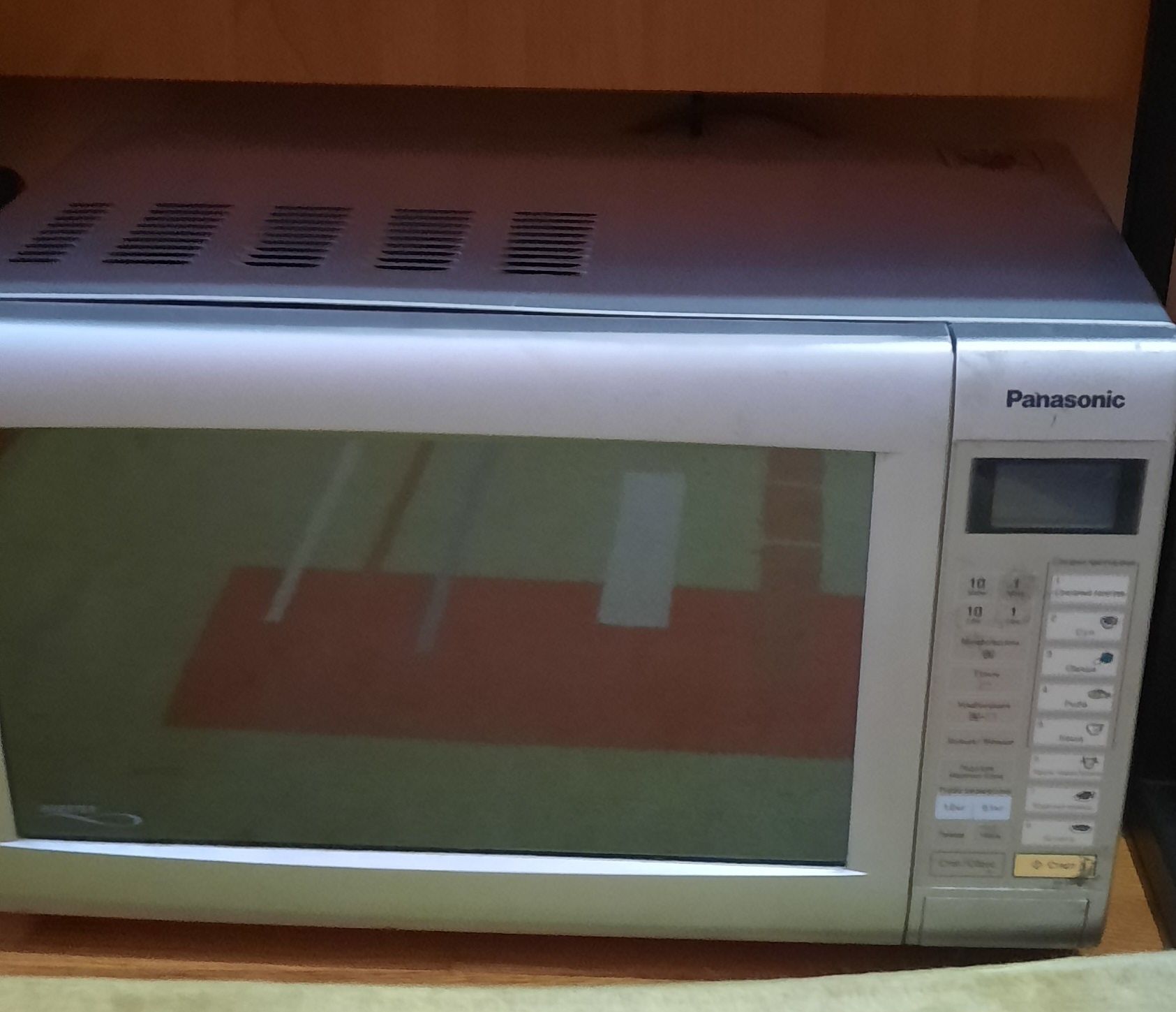 Микроволновка PANASONIC  серебристая  бу нерабочая. V=23л