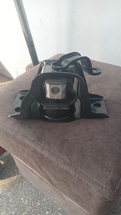 Подушка двигателя Nissan Tiida