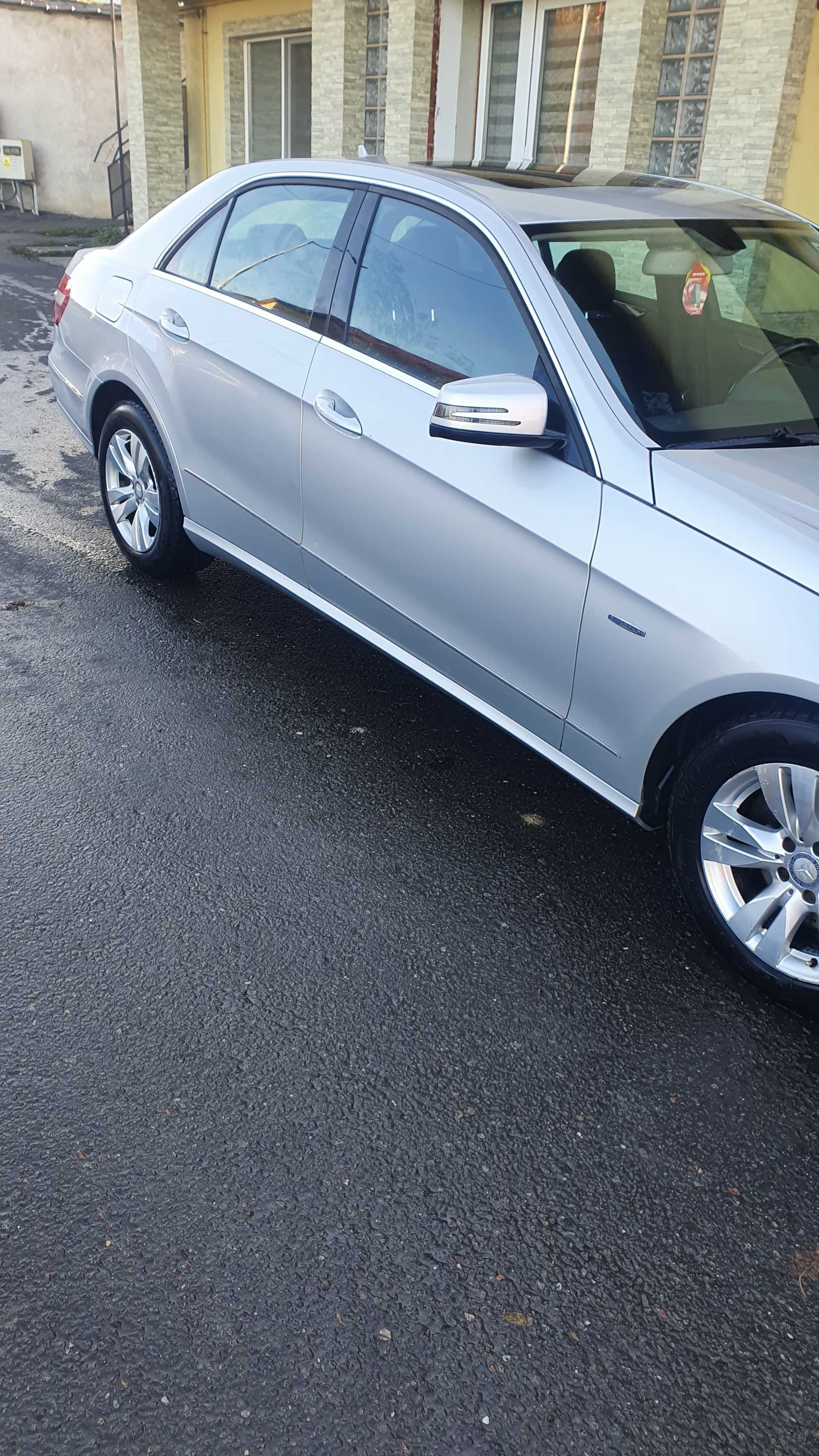 Vând Mercedes e250