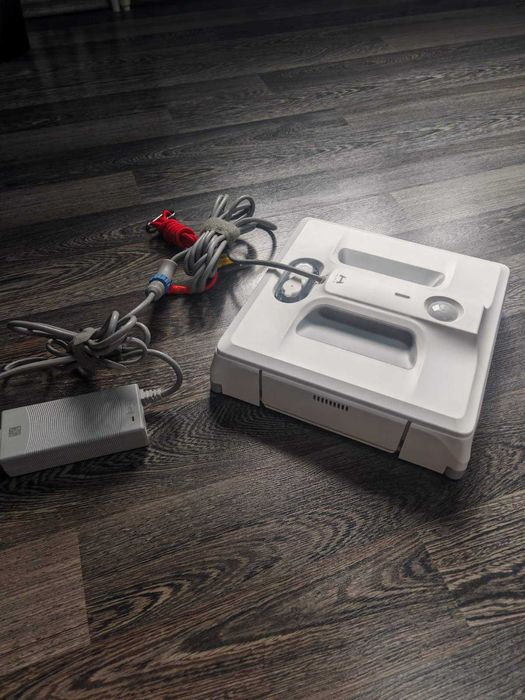 HUTT A1 Робот за почистване на прозорци плочки, огледала