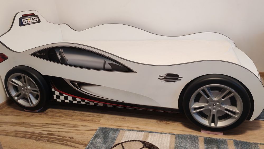 Vând pat copii 90x190, cu saltea, sub forma de mașina