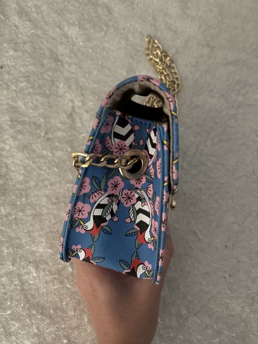 Малка, синя чанта