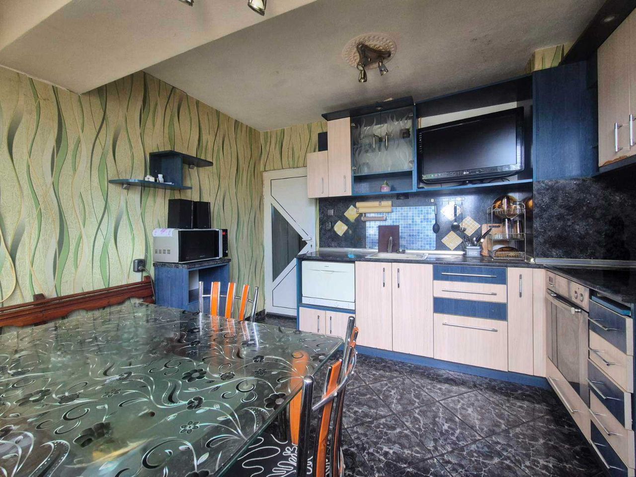 Продава се Двустаен апартамент в Русе, Здравец Изток - 58 кв.м за 1113 €/кв.м - Снимка #2
