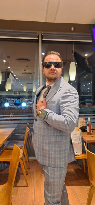 Urgent Costum Vara Pret bun