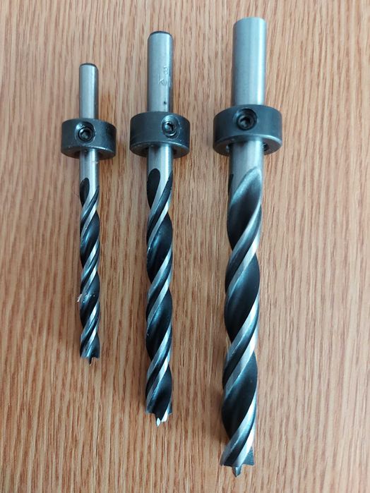 Burgiu pentru lemn cu sistem de distantier