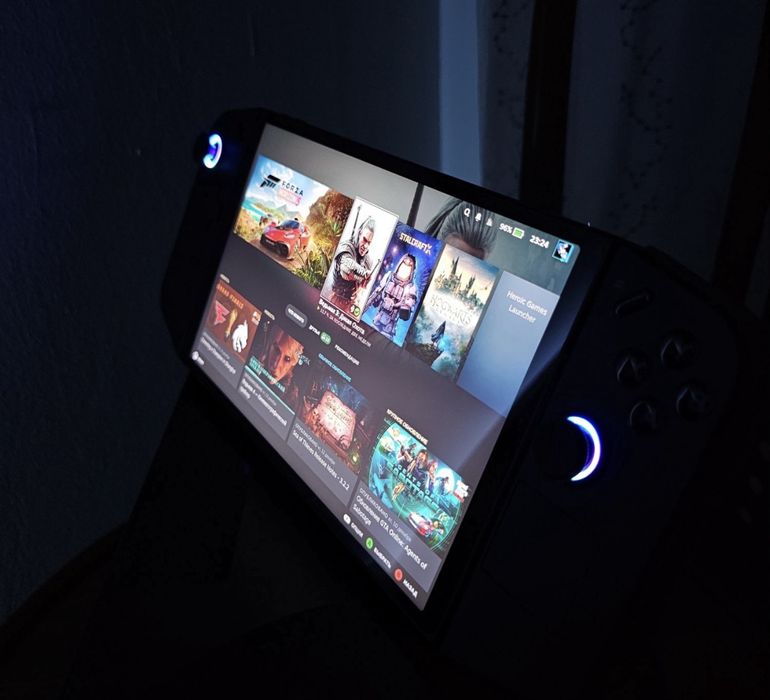 Приставка портативная Lenovo Legion GO