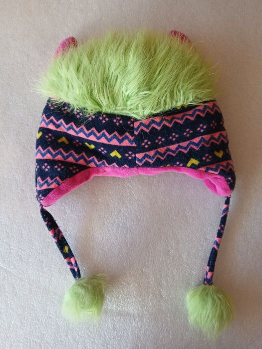 Шапка таласъм с рога и коса