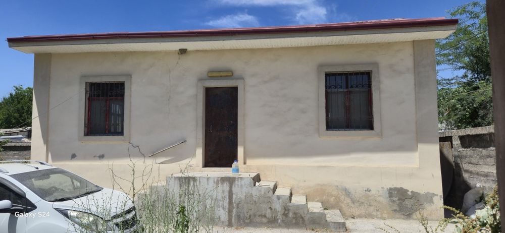 Ферма учун ёки ердан фойдаланиш учун дала ховли атрофи уралган