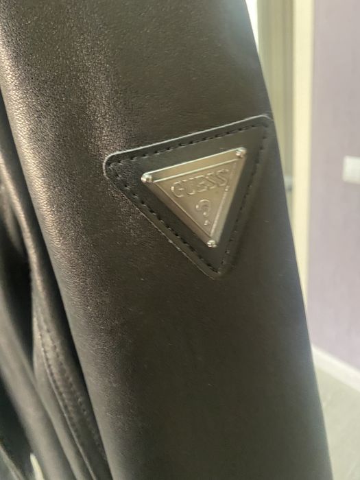 Продам новую кожаную куртку Guess 48-50  р