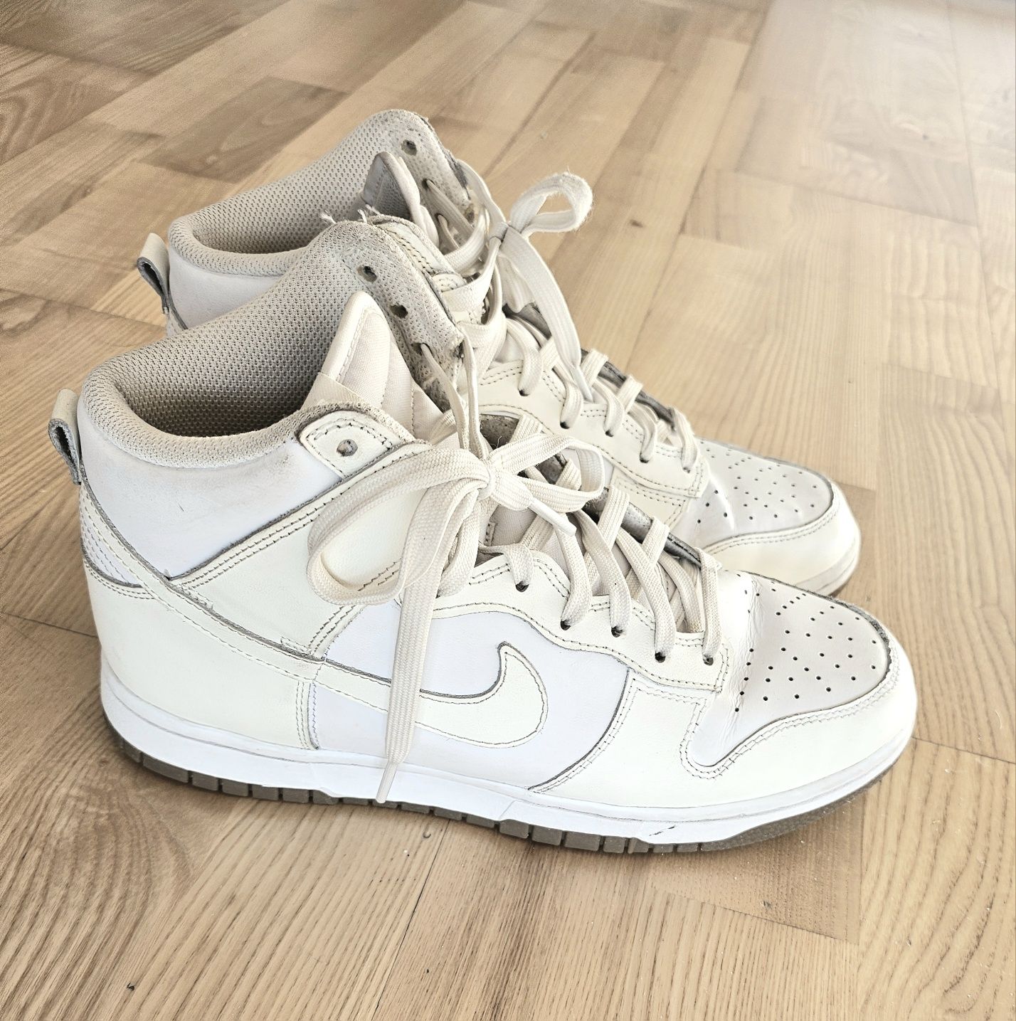 Nike nr 41 marime europeana, 26,5 cm, culoare alb, utilizat dar in st