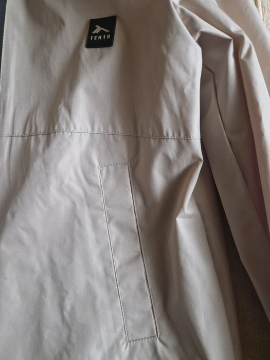 Vand geaca de ploaie Tenth mar 10 ani