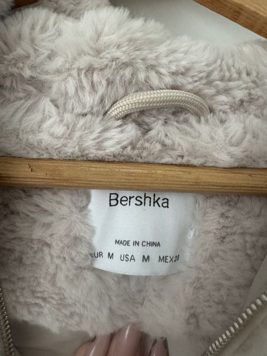 Bershka пухено яке