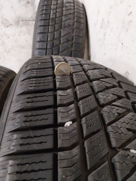 Гуми KUMHO зимни 225 60 17.