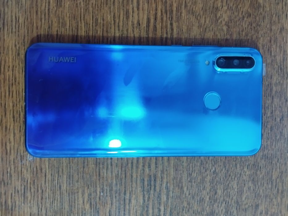 Telefon Huawei p30 lite de piese sau folosit , pata pe display