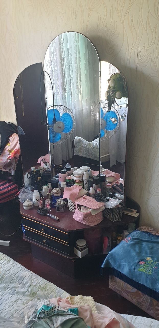 Спальный гарнитур (шкаф, тримо, кровать)