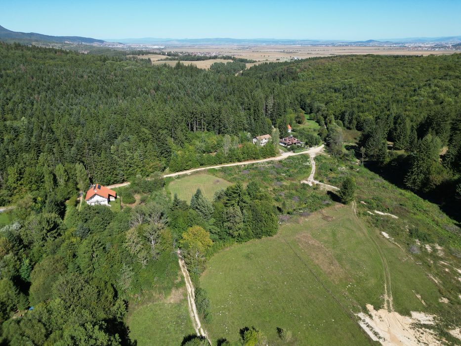 Teren Vulcan Intravilan 2000mp Poieniță Frumoasă lângă Lacuri