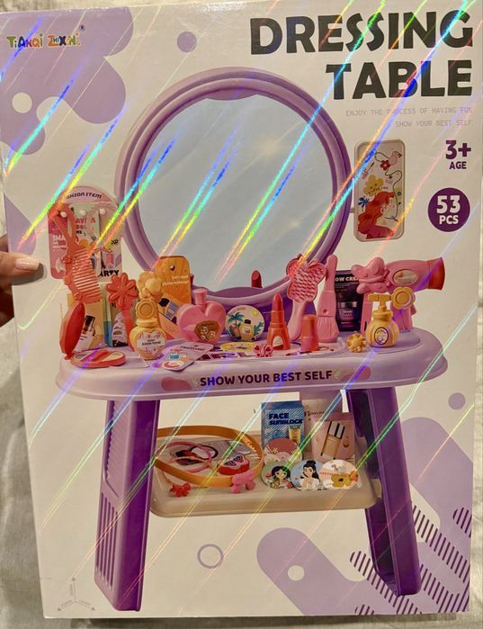Masuta de machiaj cu 53 de accesorii